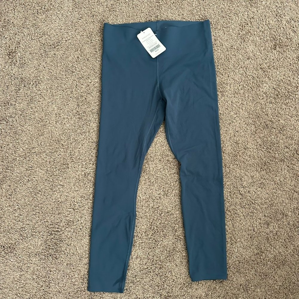 NWT Fabletics Pure Luxe 50+ Sun Protection Leggings XL